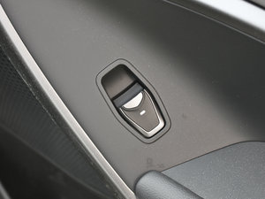 2013款3.0L 自动四驱旗舰版 7座 欧IV 中控区