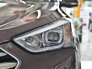 2013款3.0L 7座四驱豪华版 大灯