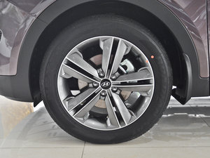 2013款3.0L 7座四驱豪华版 轮圈