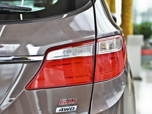 2013款3.0L 7座四驱豪华版 尾灯