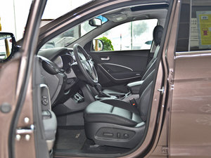 2013款3.0L 7座四驱豪华版 前排空间