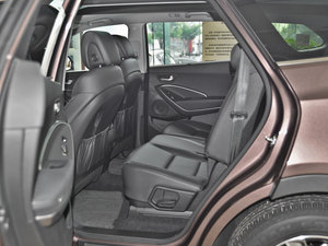 2013款3.0L 7座四驱豪华版 后排空间