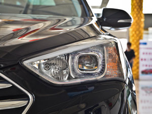 2013款3.0L 6座四驱旗舰版 大灯