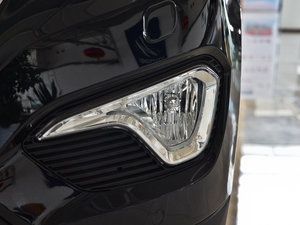 2013款3.0L 6座四驱旗舰版 前雾灯