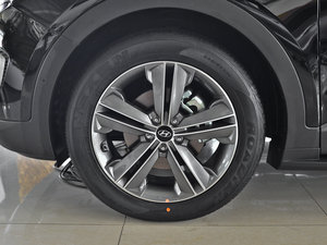 2013款3.0L 6座四驱旗舰版 轮圈