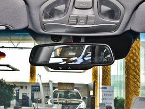 2013款3.0L 6座四驱旗舰版 车内后视镜