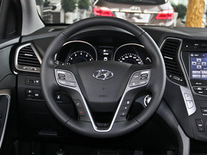 2013款3.0L 7座四驱舒适版 方向盘