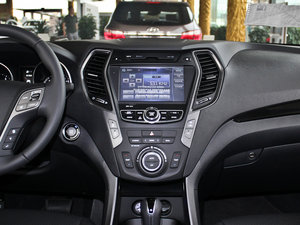 2013款3.0L 7座四驱舒适版 中控台