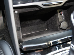 2012款2.0L 舒适版 空间座椅
