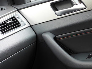 2015款2.0T Sport 空间座椅