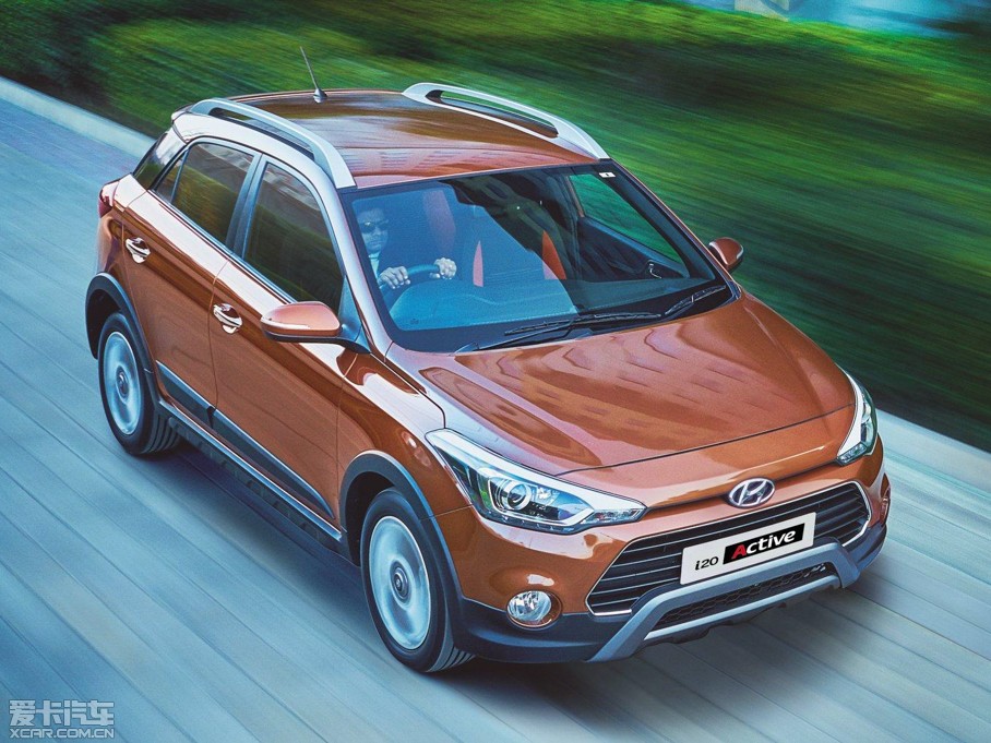 2015��i20 Active