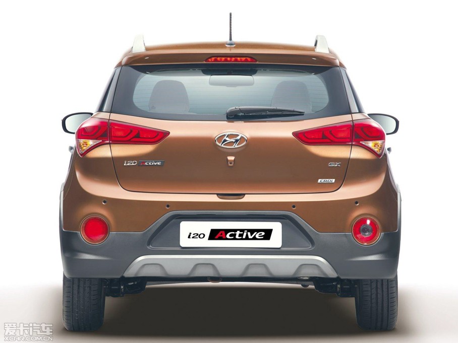 2015��i20 Active