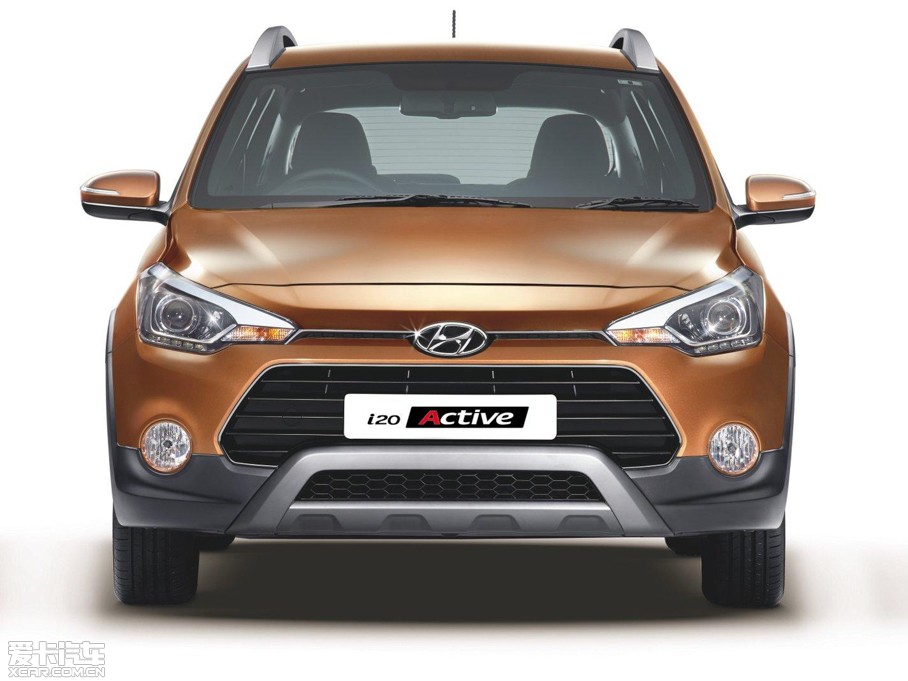 2015��i20 Active