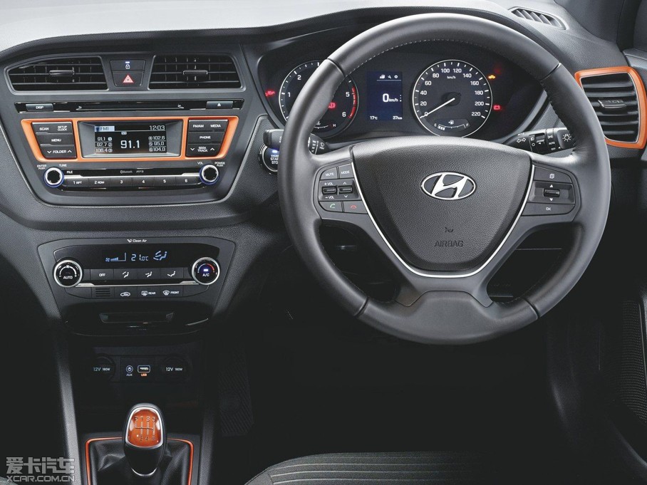 2015��i20 Active