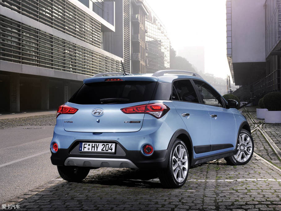 2015��i20 Active