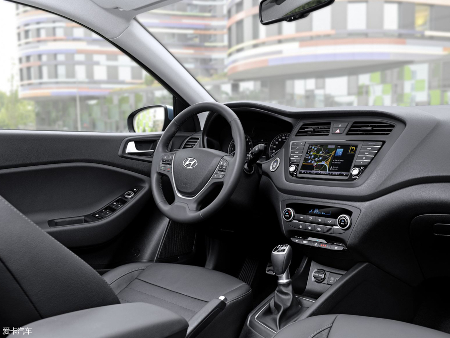 2015��i20 Active