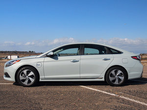 2015款PHEV 整体外观