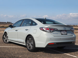 2015款PHEV 整体外观