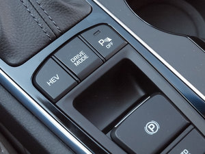 2015款PHEV 中控区
