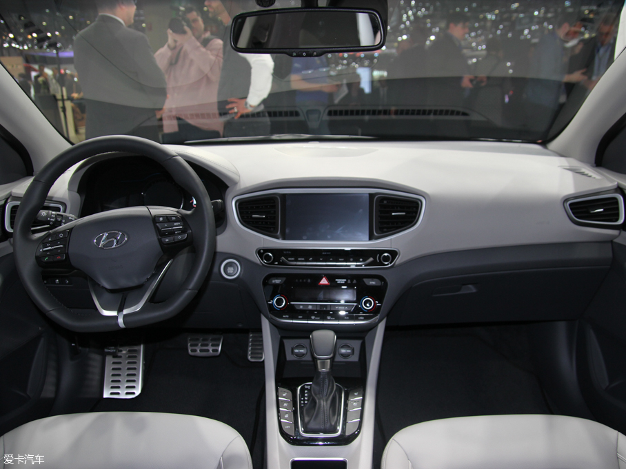 2016I(lng)ONIQ Plug-in