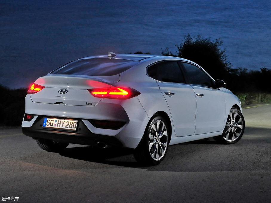 2018��i30(����) Fastback