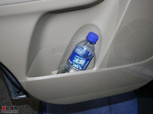 2009款2.4L 至尊版 前门储物空间