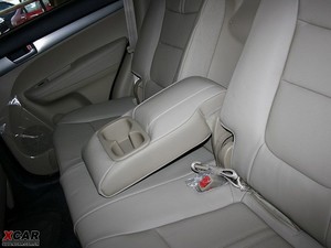 2009款2.4L 至尊版 后排中央扶手