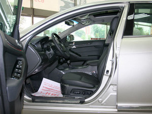 2010款2.4L 尊贵版 前排空间
