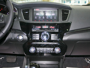 2010款2.4L 尊贵版 中控台