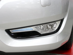 2010款2.4L 精英版 前雾灯