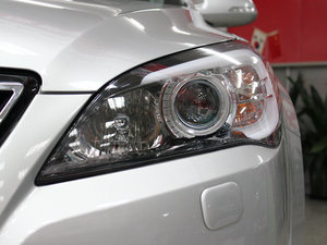 2010款2.4L 精英版 大灯
