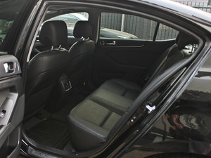 2012款2.4L 尊贵版 后排空间
