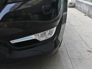 2012款2.4L 尊贵版 前雾灯