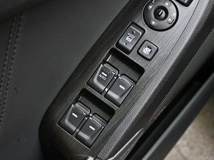 2012款2.4L 尊贵版 主驾车窗控制区	
