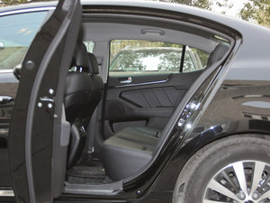 2012款2.4L 商务版 后排空间