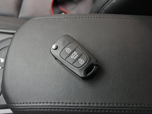 2012款2.4L 商务版 车钥匙