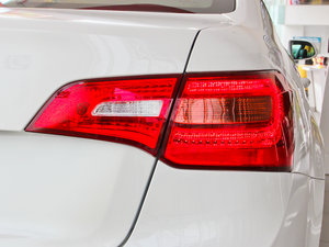 2012款2.4L 精英版 尾灯