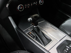 2012款2.4L 精英版 换挡杆