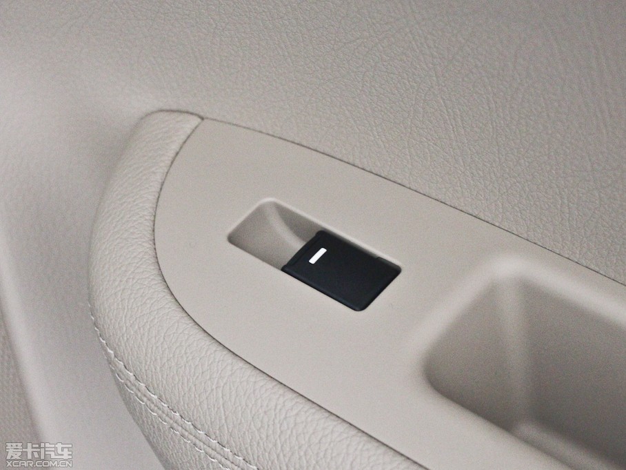 2013�����m�� 2.4L 5�����ͺ��A��