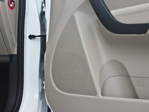 2013款2.4L 5座汽油豪华版 中控区