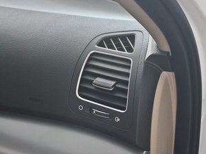 2013款2.4L 5座汽油豪华版 中控区