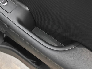 2013款2.0L 5座自动标准版 国IV 空间座椅