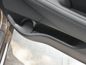 2013款2.0L 5座自动标准版 国IV 空间座椅