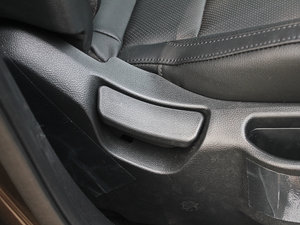 2013款2.0L 5座自动标准版 国IV 空间座椅