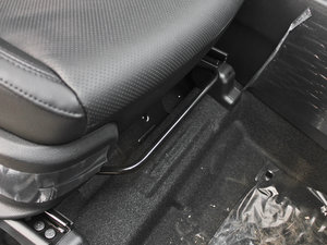 2013款2.0L 5座自动标准版 国IV 空间座椅