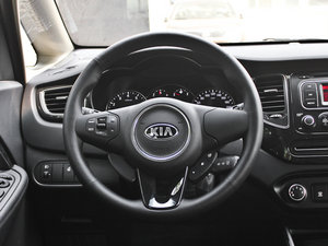 2013款2.0L 5座自动标准版 国IV 中控区
