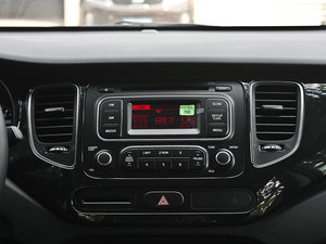 2013款2.0L 5座自动标准版 国IV 中控区