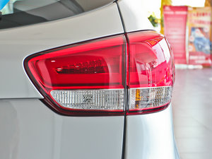 2013款2.0L 7座自动标准版 国IV 尾灯