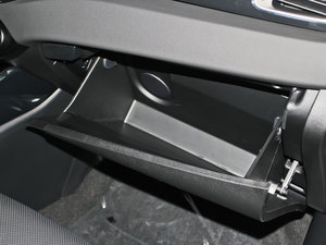 2013款2.0L 7座自动标准版 国IV 手套箱