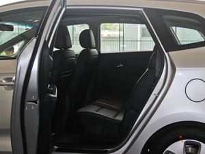2013款2.0L 7座自动标准版 国IV 后排空间